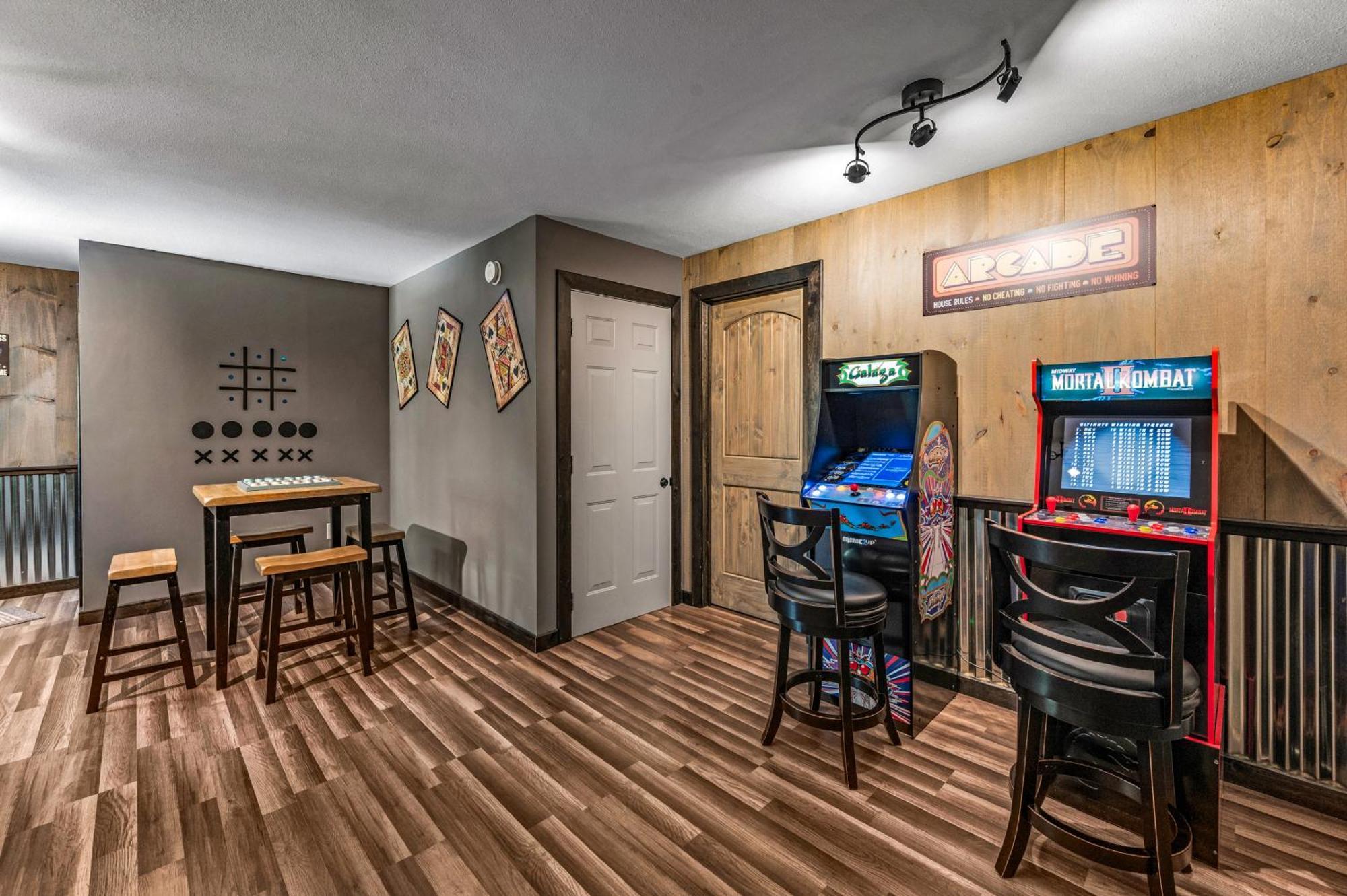 Lil Cabin In The Cove! Mtn Views, Theater, Hot Tub, Games, King Beds, Prime Location! Севьервилл Экстерьер фото